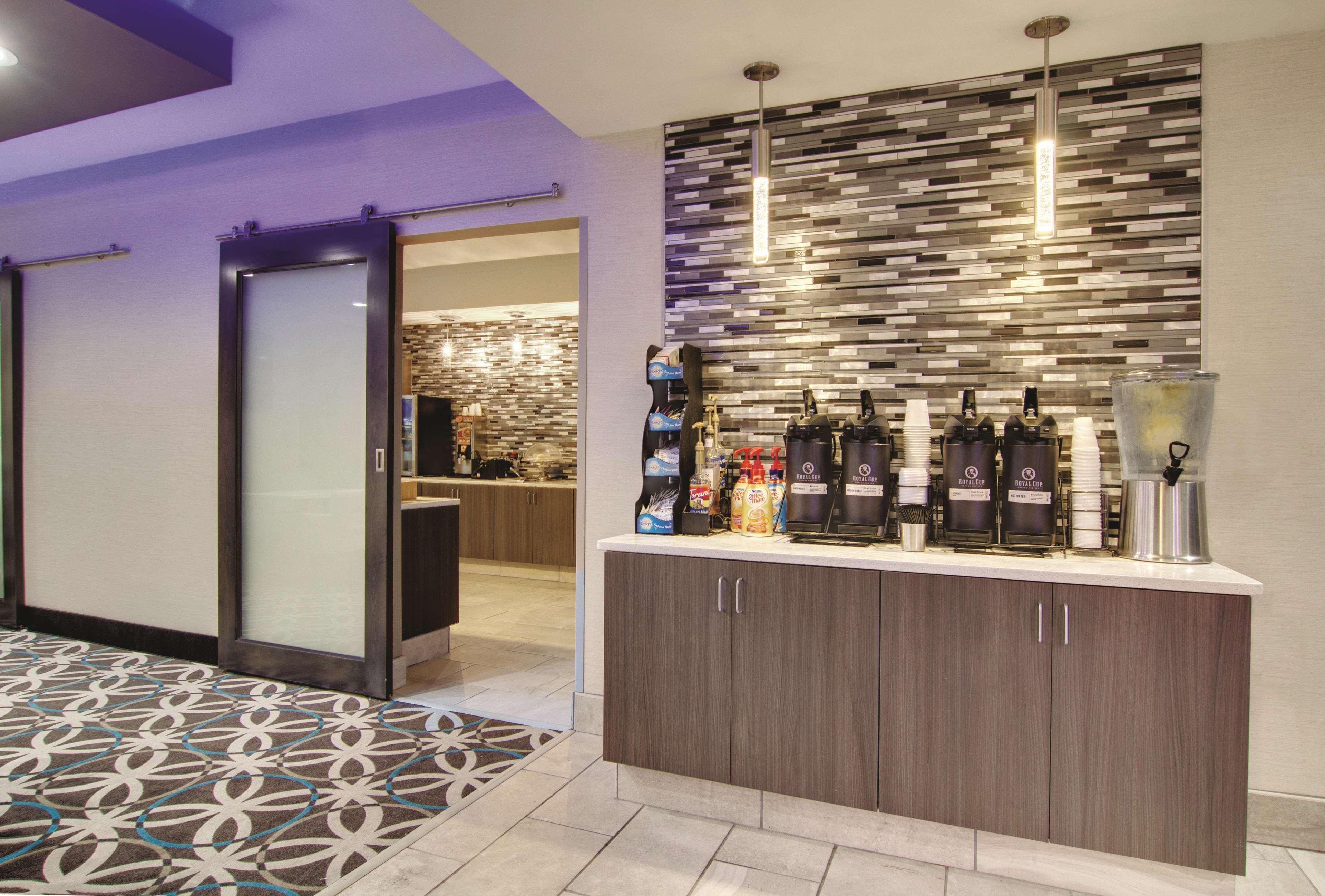 Hotel La Quinta By Wyndham Cleveland Airport West North Olmsted Exterior foto