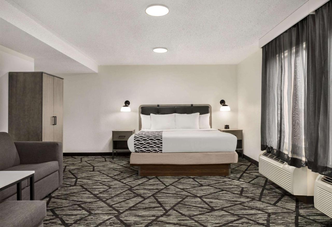 Hotel La Quinta By Wyndham Cleveland Airport West North Olmsted Exterior foto