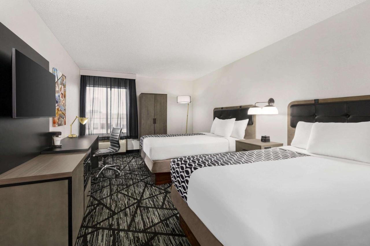 Hotel La Quinta By Wyndham Cleveland Airport West North Olmsted Exterior foto