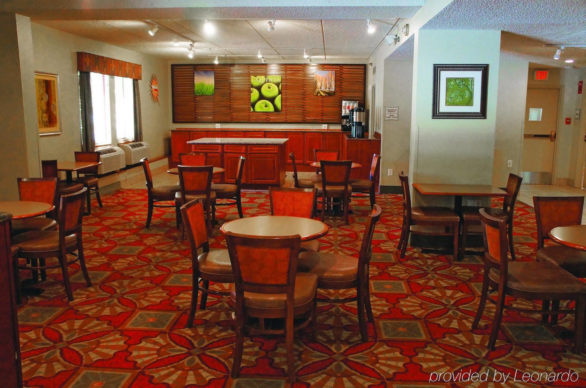 Hotel La Quinta By Wyndham Cleveland Airport West North Olmsted Exterior foto